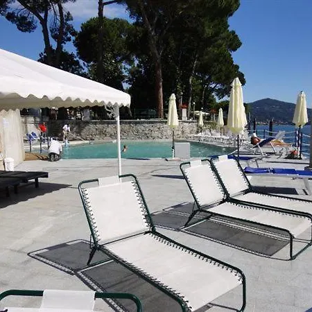 Sleeps 4 Pool * Meina